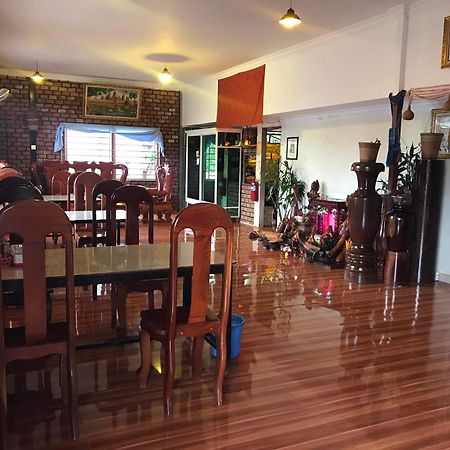 Manel Guesthouse And Restaurant Сенмонором Екстер'єр фото