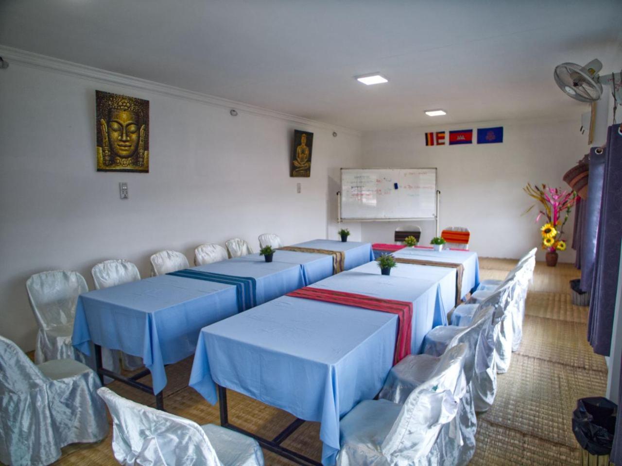 Manel Guesthouse And Restaurant Сенмонором Екстер'єр фото