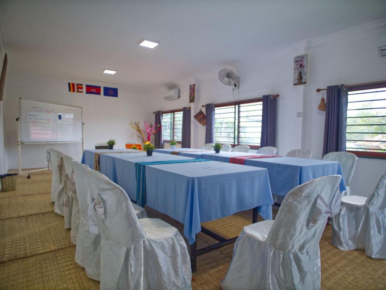 Manel Guesthouse And Restaurant Сенмонором Екстер'єр фото
