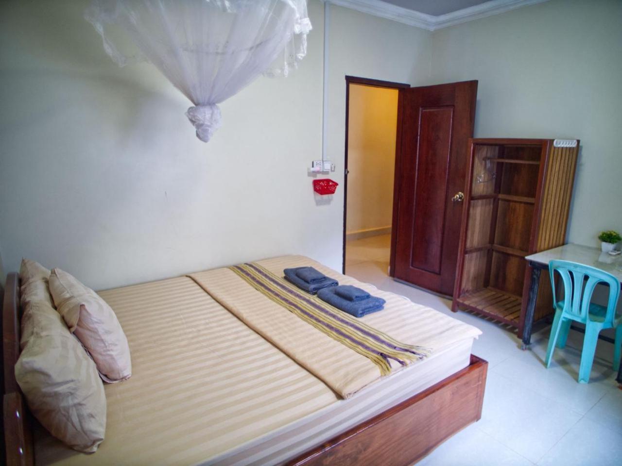 Manel Guesthouse And Restaurant Сенмонором Екстер'єр фото