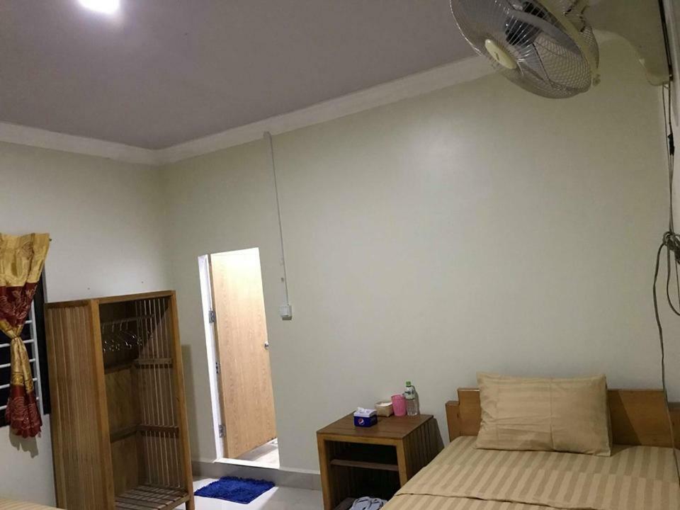 Manel Guesthouse And Restaurant Сенмонором Екстер'єр фото