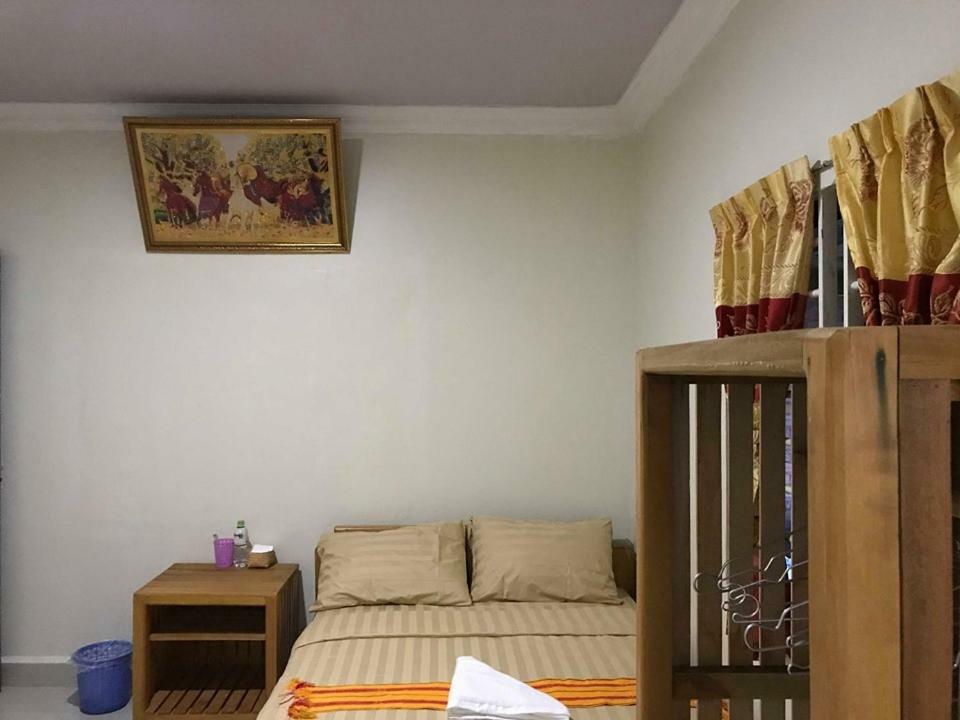 Manel Guesthouse And Restaurant Сенмонором Екстер'єр фото