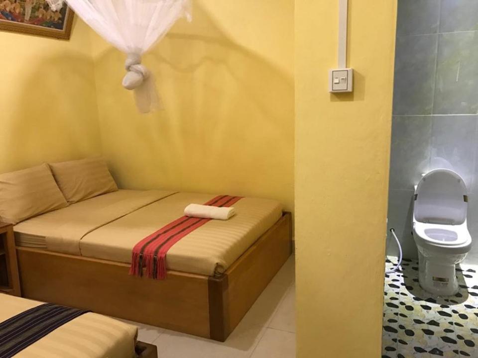 Manel Guesthouse And Restaurant Сенмонором Екстер'єр фото